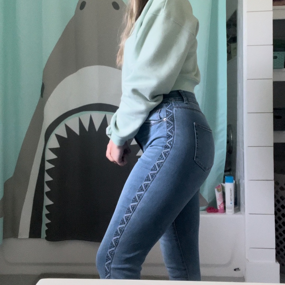 Stylish and Stretchy KnoxRose Skinny Jeans with Unique Design